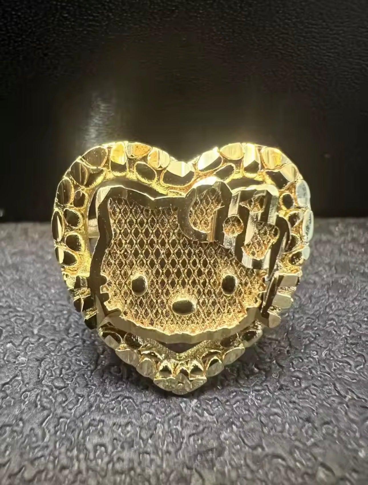 20mm Hello Kitty Nugget Heart Ring